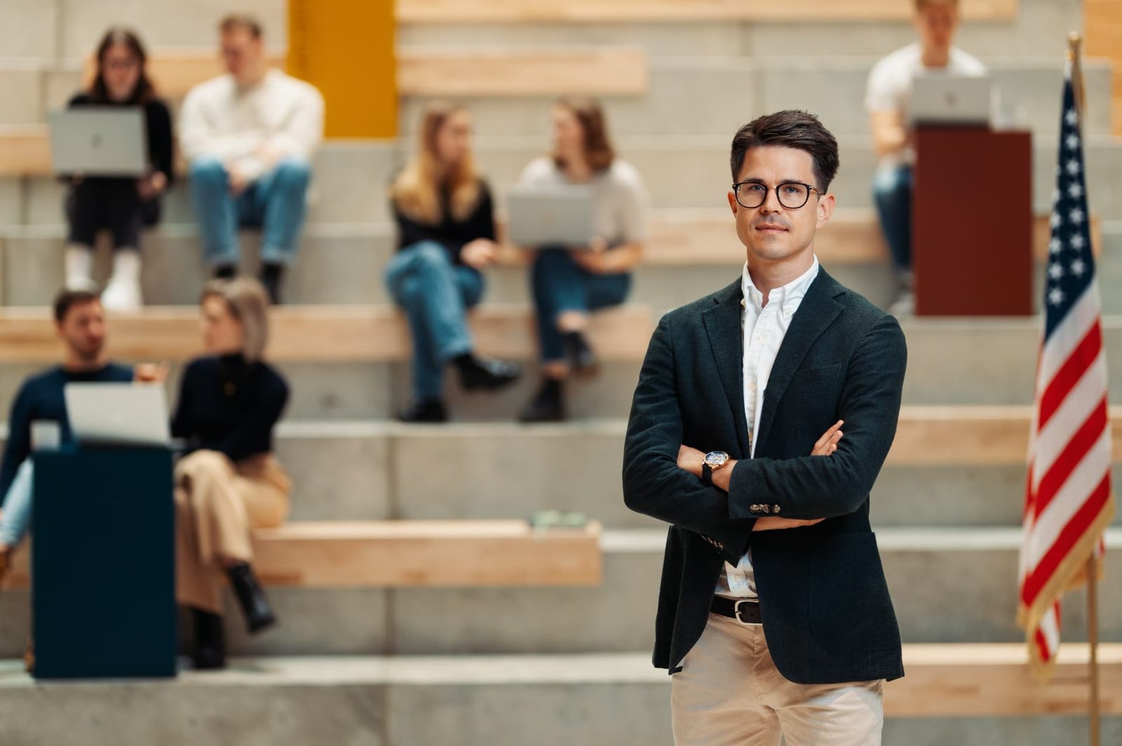 Jonas Kehrbaum, Studienexperte von Epro 360, auf dem Campus